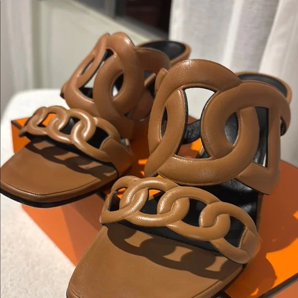 Women’s Tan Leather Link-Detail Slide Sandals - Picture 3 of 7